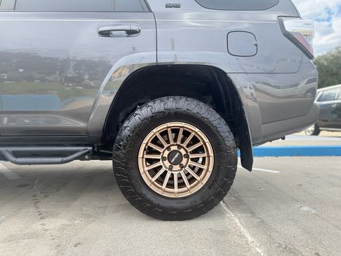 Used 2018 Toyota 4Runner SR5 image 16