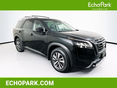 Used 2023 Nissan Pathfinder SL w/ Black Appearance Package