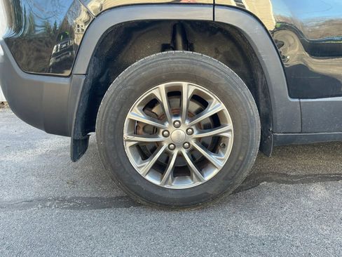 Used 2019 Jeep Cherokee Latitude Plus w/ Cold Weather Group AWD/4WD image 33