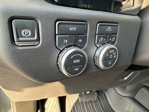 New 2025 GMC Sierra 1500 Elevation image 28