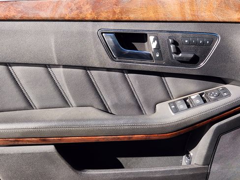 Used 2013 Mercedes-Benz E 350 Sedan image 25