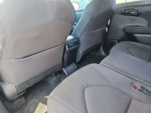 Used 2023 Toyota Highlander LE image 18
