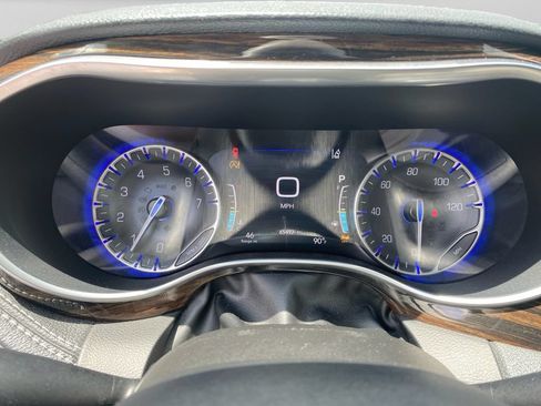 Used 2023 Chrysler Pacifica Limited FWD image 21