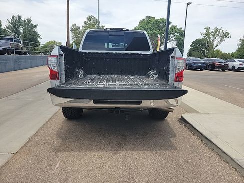 Used 2017 Nissan Titan SV AWD/4WD image 13