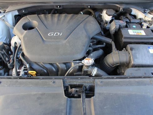 Used 2017 Hyundai Veloster image 23