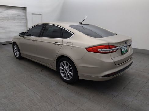 Used 2017 Ford Fusion SE w/ Fusion SE Technology Package FWD image 3