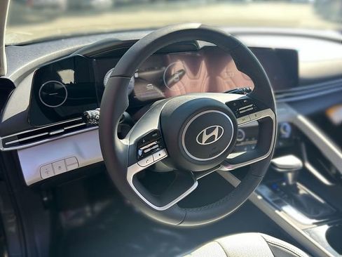 New 2025 Hyundai Elantra Limited FWD image 24