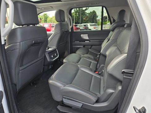 Used 2025 Ford Expedition Max Active AWD/4WD image 13