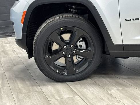 New 2025 Jeep Grand Cherokee L Altitude image 36