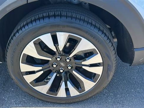 Certified 2025 Ford Explorer Platinum w/ LUX Leather Package AWD/4WD image 6