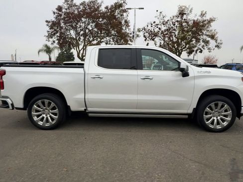 Used 2019 Chevrolet Silverado 1500 High Country w/ Technology Package image 8