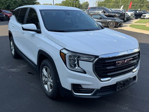 Used 2024 GMC Terrain SLE AWD/4WD image 3