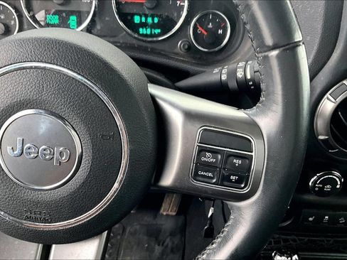 Used 2018 Jeep Wrangler Unlimited Sahara AWD/4WD image 26