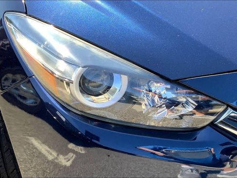 Used 2018 MAZDA MAZDA3 Touring FWD image 26