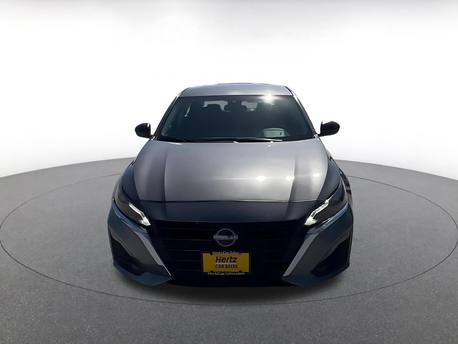 Used 2025 Nissan Altima 2.5 SV FWD image 3