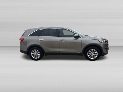 Used 2016 Kia Sorento AWD image 3