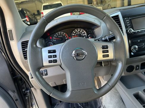 Used 2018 Nissan Frontier SV image 4