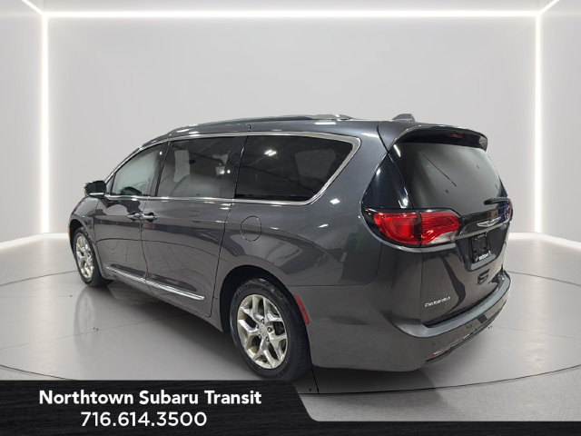 Used 2017 Chrysler Pacifica Limited w/ UConnect Theater Package FWD image 3