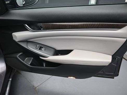 Used 2018 Honda Accord Touring image 34
