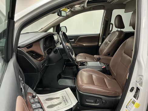 Used 2018 Toyota Sienna Limited Premium w/ Protection Package FWD image 8