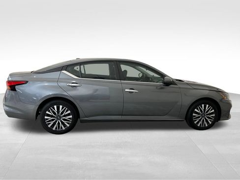 Used 2023 Nissan Altima 2.5 SV FWD image 7
