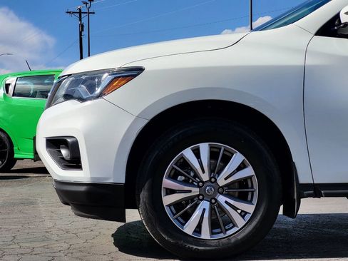 Used 2018 Nissan Pathfinder SV w/ Cargo Package AWD/4WD image 11