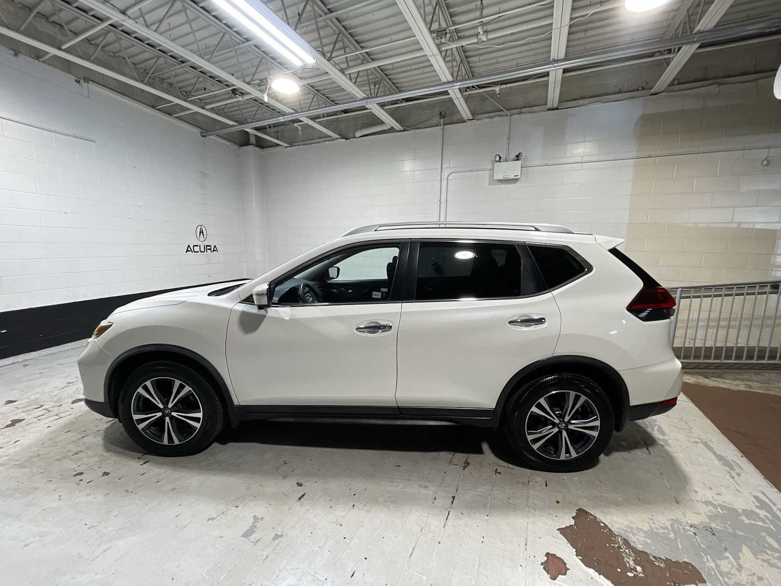 Used 2020 Nissan Rogue SV w/ Sun & Sound Touring Package AWD/4WD image 3