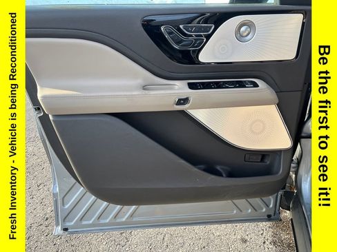 Used 2023 Lincoln Aviator Reserve w/ Equipment Group 201A image 10