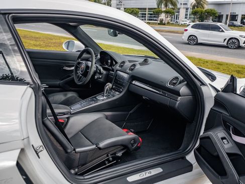 Used 2023 Porsche 718 Cayman GT4 image 31