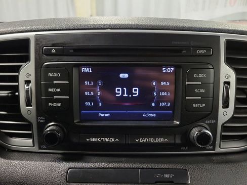 Used 2019 Kia Sportage LX image 19