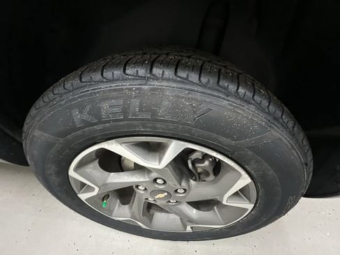 Used 2025 Chevrolet Trax LT FWD image 31