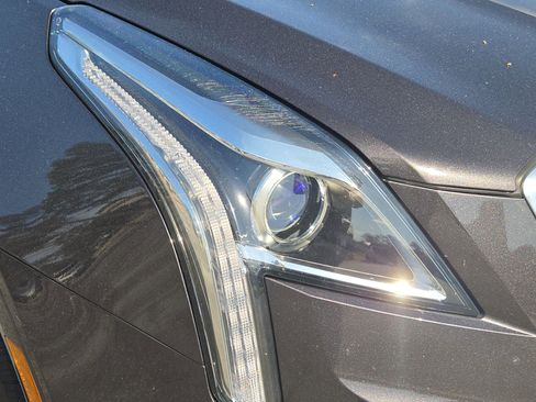 Used 2019 Cadillac XT5 FWD image 6