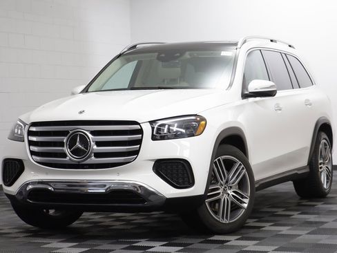 Used 2024 Mercedes-Benz GLS 450 4MATIC image 1