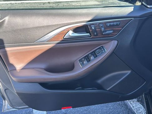 Used 2018 INFINITI QX30 Premium w/ Technology Package image 9