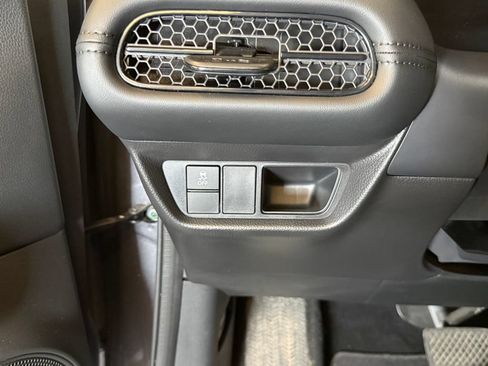 Used 2025 Honda HR-V LX image 18