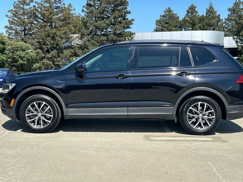Used 2020 Volkswagen Tiguan SE w/ Panoramic Sunroof Package FWD image 2