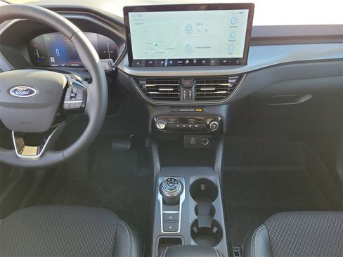 Used 2025 Ford Escape Base w/ Class II Trailer Tow Package image 18