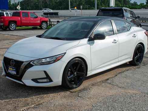 Used 2021 Nissan Sentra SR w/ Lighting Package FWD image 2