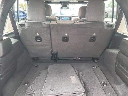 Used 2025 Jeep Wrangler Sport S image 19