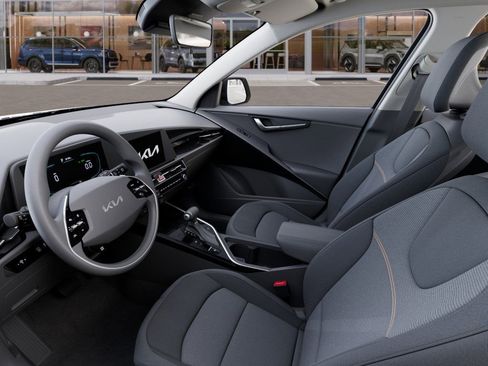 New 2025 Kia Niro LX image 17