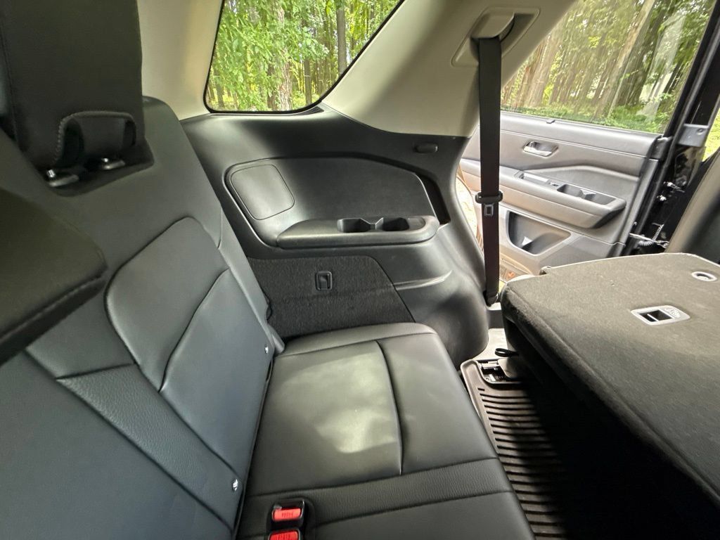 Used 2023 Nissan Pathfinder SL AWD/4WD image 38