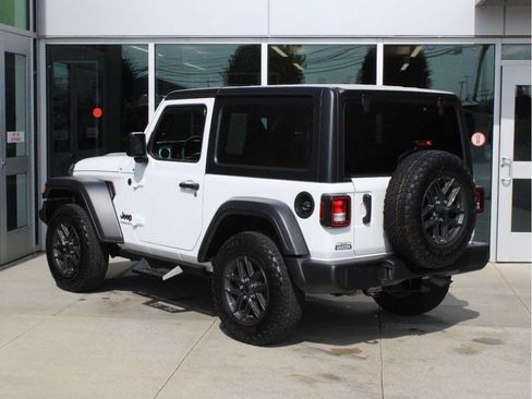 Used 2024 Jeep Wrangler Sport AWD/4WD image 8