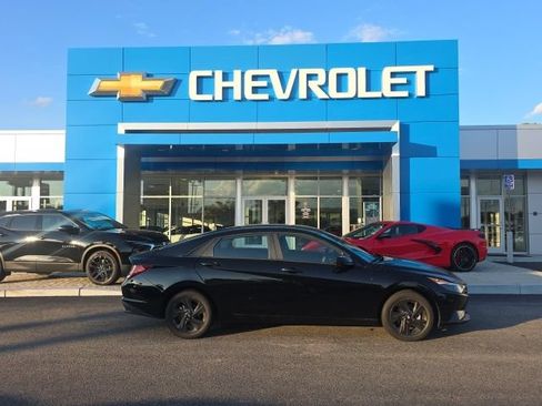 Used 2023 Hyundai Elantra SEL FWD image 2