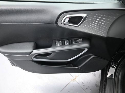 Used 2023 Kia Soul LX image 22