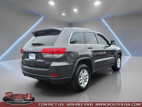 Used 2019 Jeep Grand Cherokee Laredo AWD/4WD image 3