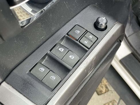 Used 2019 Toyota Tacoma Limited image 16