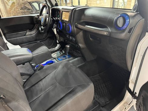 Used 2014 Jeep Wrangler Sport w/ Quick Order Package 24S AWD/4WD image 9