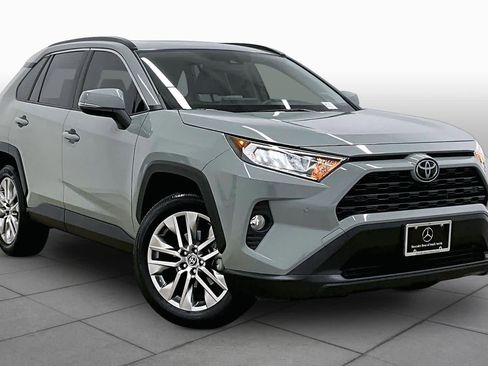 Used 2020 Toyota RAV4 XLE Premium FWD image 3