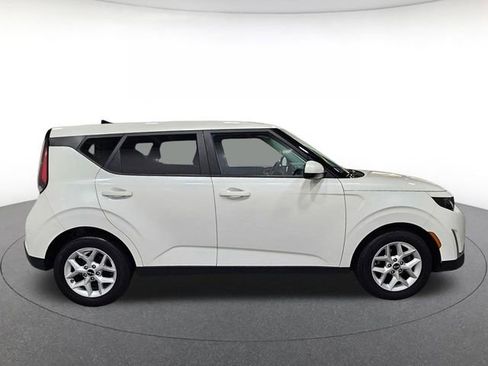 Used 2023 Kia Soul LX w/ Option Group 015 FWD image 4