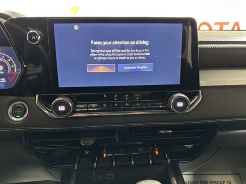 Used 2024 Chevrolet Colorado LT w/ LT Convenience Package image 30